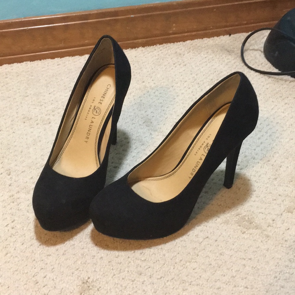 Black Pumps